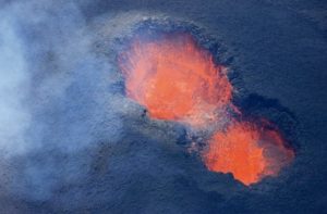 Un lac de lave en deux parties (Photo: JIR)