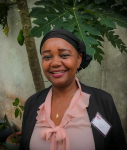 Femme souriante de l'association Mlezi Maore
