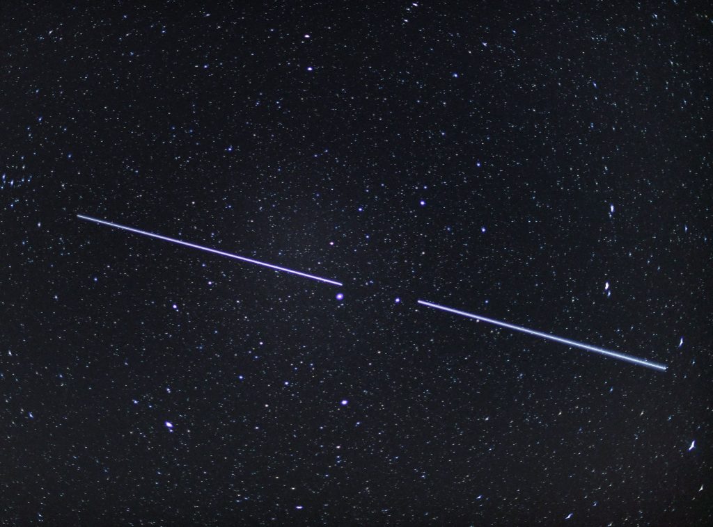 Train de satellites visibles depuis la Terre