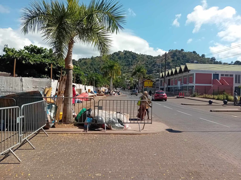 Camp de migrants de Cavani, préfecture, conseil départemental, mairie de Mamoudzou, opération de nettoyage