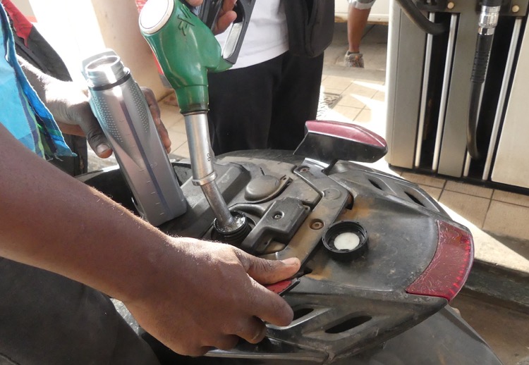 Mayotte, carburant, essence, plein, station, total,