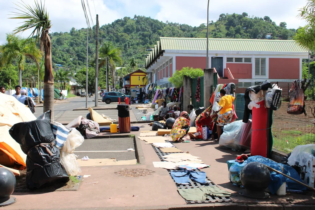 accès eau, Immigration, migrants, demandeurs, asile, blocage, forces vives, sanitaires, assainissement, Cavani