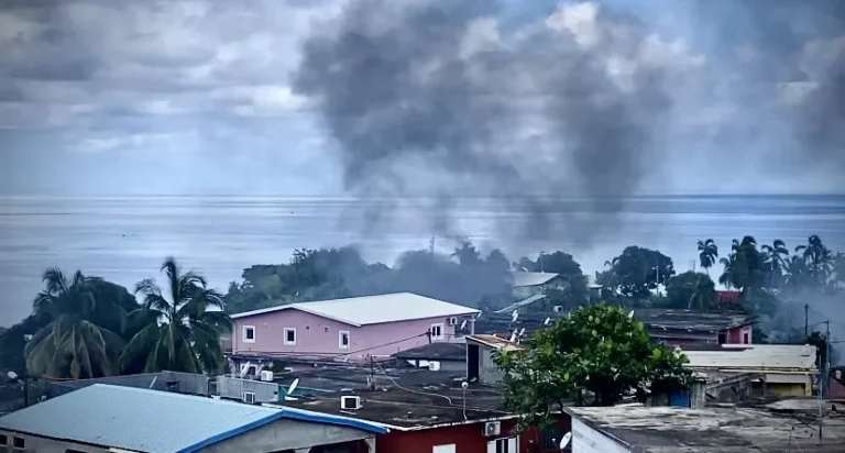 Majikavo, violences, détonations, explosions, incendies, blocages, barrages