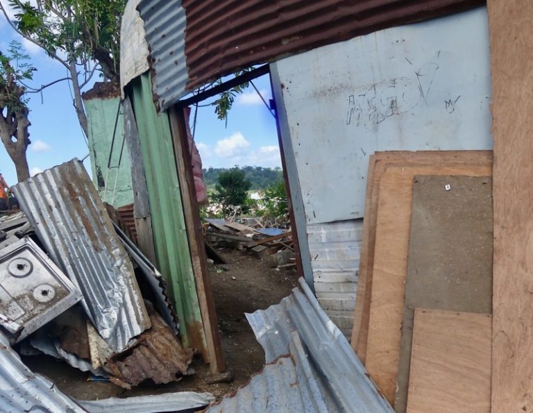 RHI, cases, tôle, bidonville, Mayotte, Mavadzani, Carobole