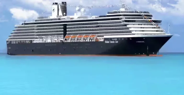 Mayotte, Holland America Line