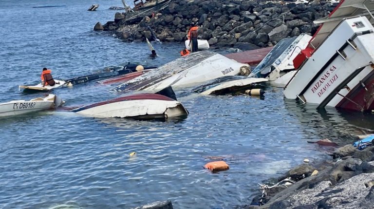 Mayotte, bateau, cyclone,