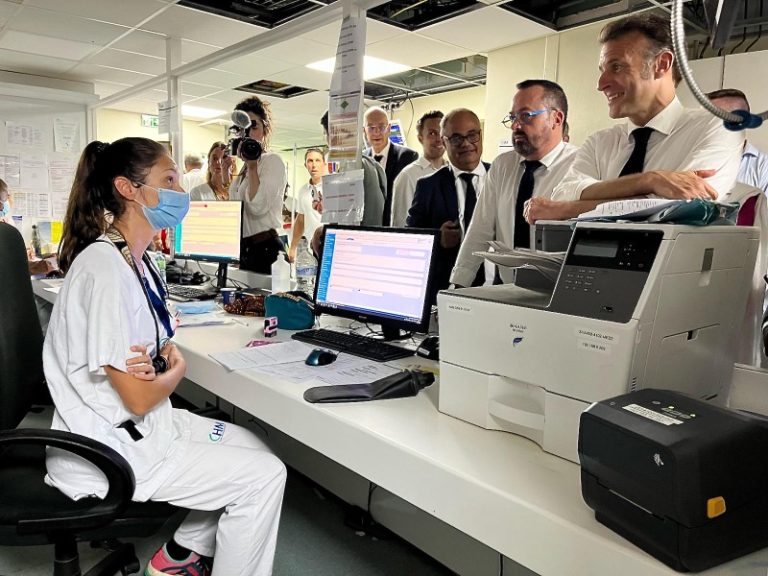 AME, Canard Enchainé, Yannick Neuder, Emmanuel Macron, Estelle Youssouffa, Mayotte