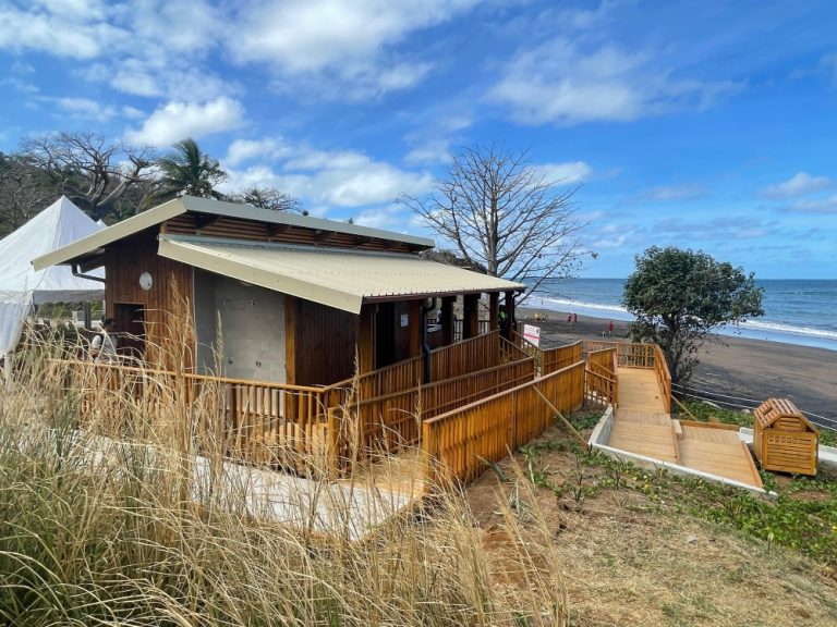 Sakouli, poste de secours, maitre-nageur-sauveteur, Mayotte