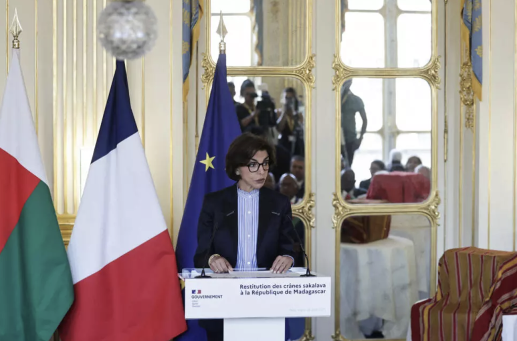 Madagascar, Paris, ministère de la culture, crânes, cérémonie, 