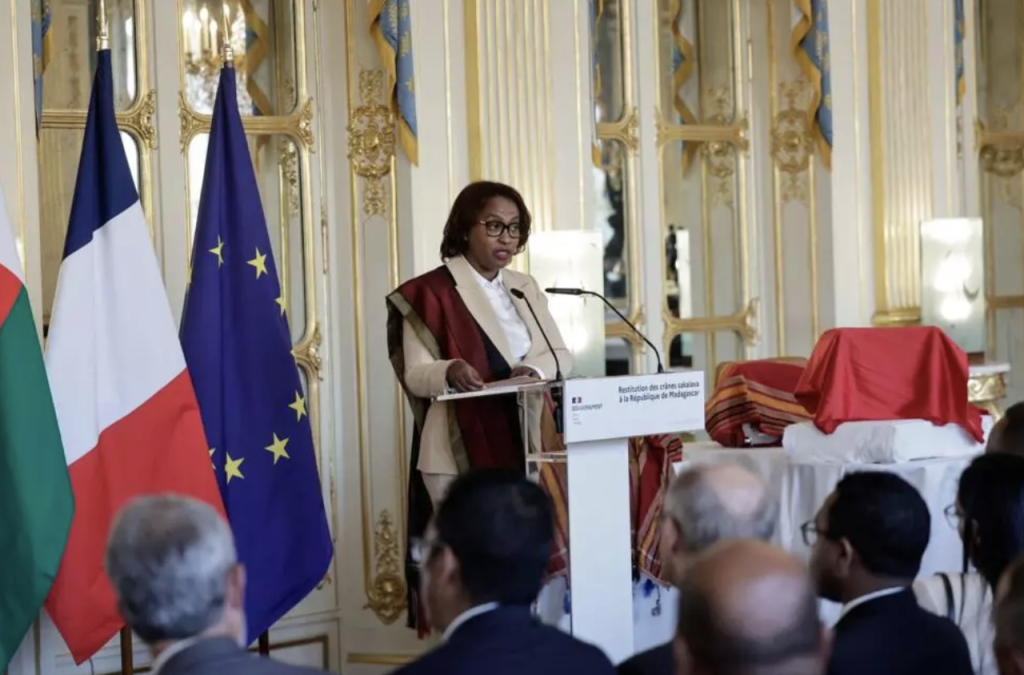 Madagascar, Paris, ministère de la culture, crânes, cérémonie, 