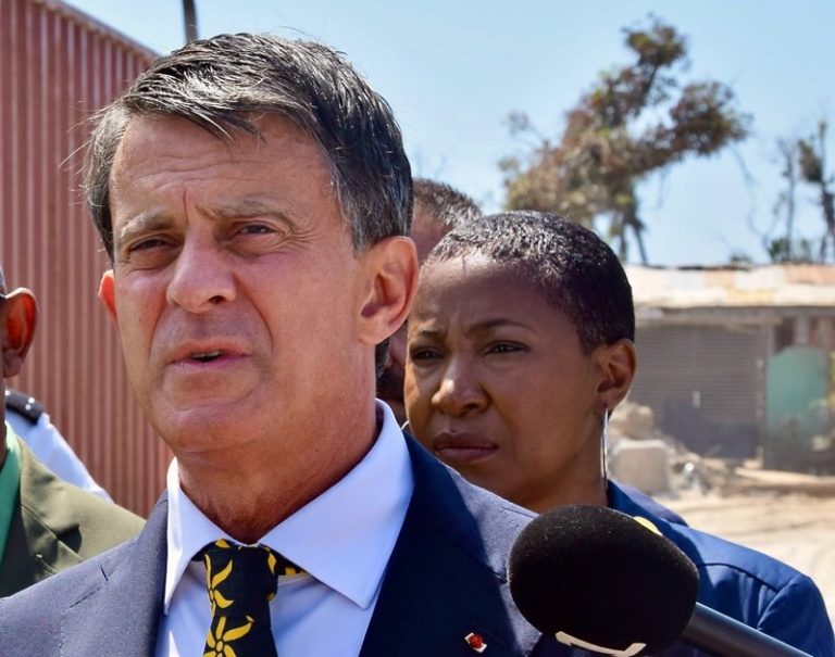 Sébastien Lecornu, Manuel Valls, Outre-mer