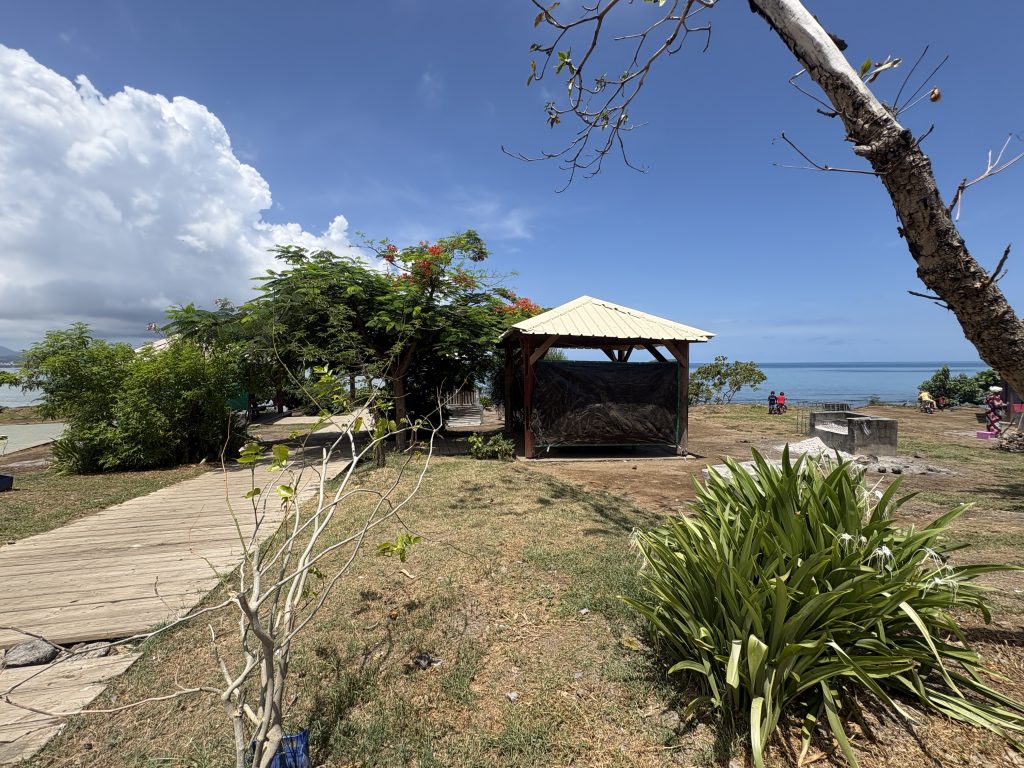 Mayotte, plage des Badamiers, déchets,