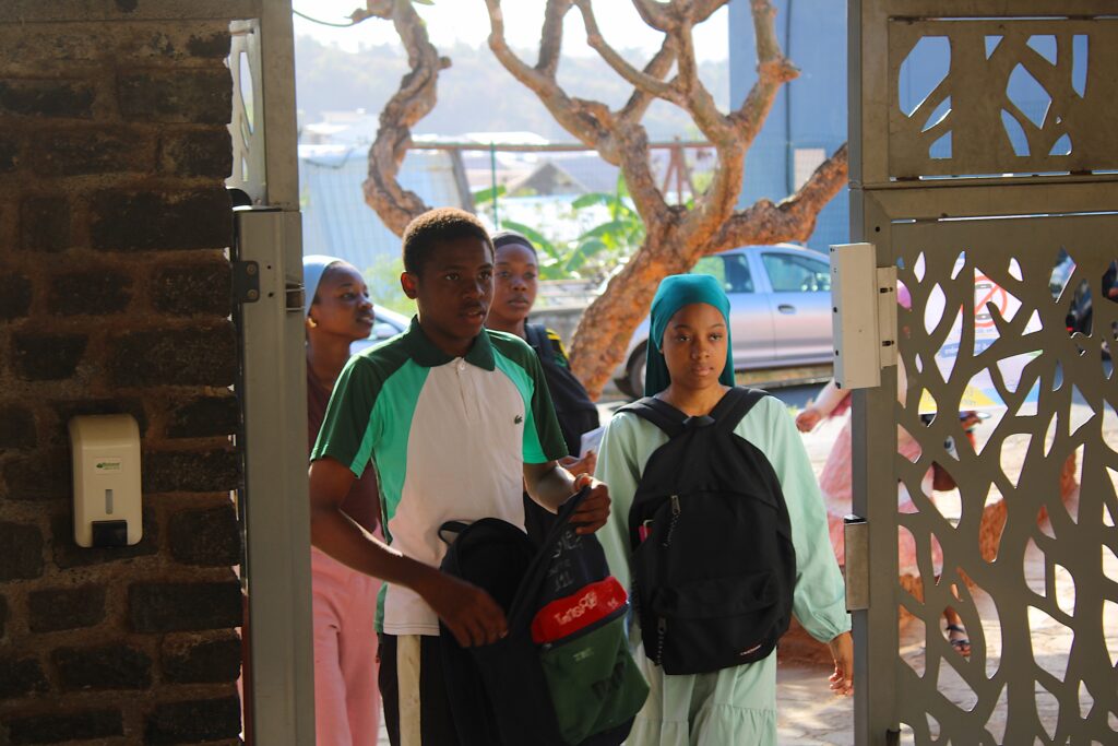 Mayotte, lycée Younoussa Bamana, lycéens, téléphone portable, AED, élèves, profs, éducation,