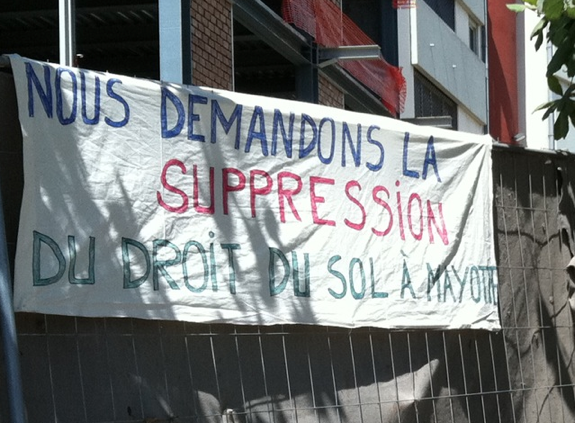 Banderole brandie au ministre Lurel lors de son arrivée le week-end dernier