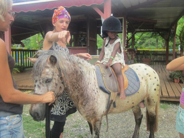 Séance de poney au Centre équestre Crédit photo : Lagon équitation