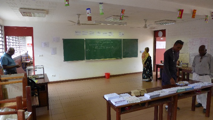 26 électeurs sur 436 inscrits dans ce bureau de vote du sud de Mamoudzou, participation très faible