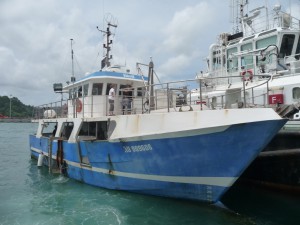 L'arrivée du boutre rappelle le temps où le trafic commercial entre Madagascar et les Comores faisait des escales à Mayotte