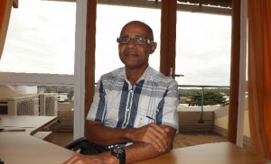 Le Dr Mohamed Ahmed Abdou dans son bureau du CHM