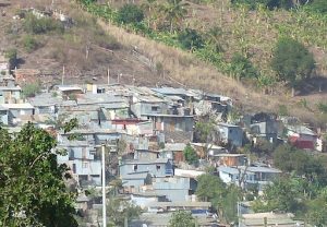 Constructions anarchiques de cases en tôle