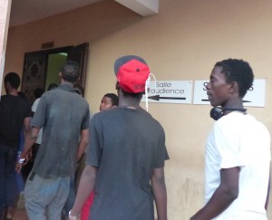 Des jeunes plus tellement impressionnés par le tribunal