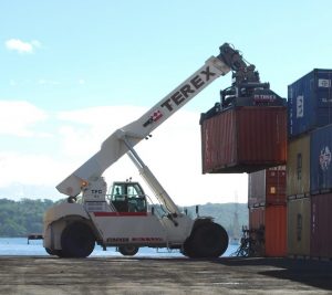 Chargement de containers à Longoni