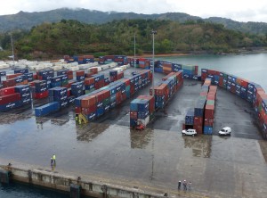 Container stockés au port (photo exclusive JDM)