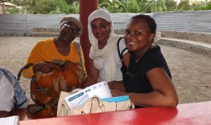 Echat, Miss Koko 2013 en compagnie de Zarry et Fatima de l'association Bahati Djema