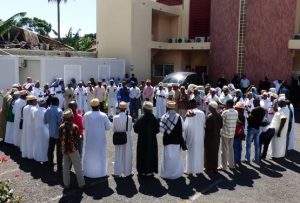 Prière des cadis devant le Tribunal de grande Instance de Mayotte
