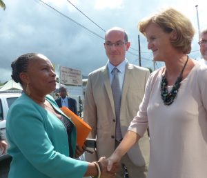 Christiane Taubira avec Marie-Laure Piazza, la présidente du tribunal et Joël Garrigue, le procureur de la République en octobre 2014