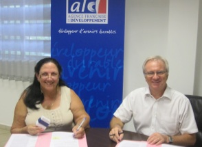 Signature du prêt entre Ida Nel et Patrick Salles