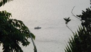 La présence de la brigade nautique à proximité de l'îlot oblige les migrants clandestins à s'éloigner des plages