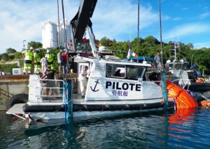 Sortie de l'eau grâce au stacker du port