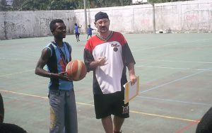 David Bonnel, directeur technique de la ligue mahoraise de Basketball, à Tsimkoura début mars