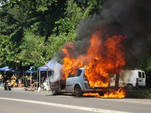 Voiture en flamme Passamainty l'incendie