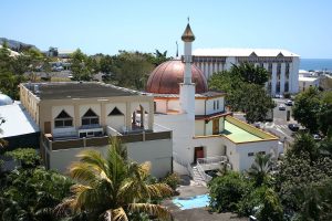 La Mosquée Moufia de Saint-Denis  (Crédits photo : Thierry Caro/ Wiki Commons) http://commons.wikimedia.org/wiki/File:Mosqu%C3%A9e-Moufia-2512.JPG#/media/File:Mosqu%C3%A9e-Moufia-2512.JPG