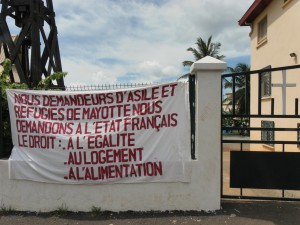 Banderole de demandeurs d'asile (Images d'archive)