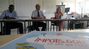 Abdoul Kelfi de la CSSM, Thierry Galvain, le directeur régional des finances publiques et Anne El Ghazzi, la directrice du pôle fiscal