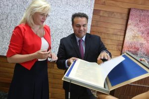 Corina Cretu à La Réunion en mai 2015 (Photo JIR/Ludovic Laï-Yu)