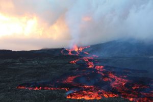 La coulée de lave de ce dimanche 17 mai 2015 (Crédits photo JIR/Kelly Maillot)