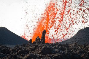 Fontaines de lave au Piton de la fournaise cette semaine Crédits photo: Julien Azam / JIR)