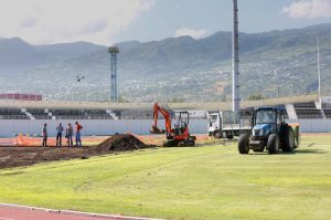 Le stade de la cérémonie d'ouverture et de l'athlétisme en plein chantier
