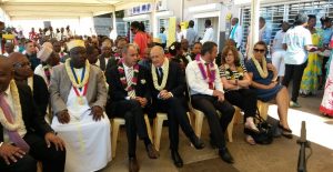 Entouré d'un parterre d'invités, le PDG Philippe Whal du groupe la Poste attendu sur les développements à venir  à Mayotte