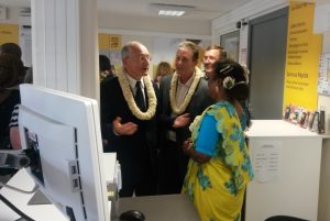 Philippe Whal dans le bureau de Mtsapéré. Le PDG a dîné, hier jeudi soir, avec des postiers