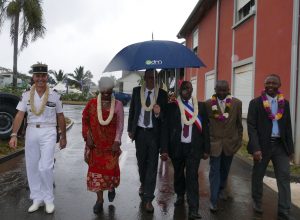 Le préfet était entouré du chef de corps, de la présidente du Comité de Tourisme, du maire de Tsingoni et du représentant du Sénateur Abdourahamane