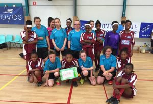 Les collégiennes de Mtsamboro lors des matchs de poule de la phase finale à Troyes