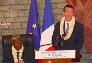 Manuel Valls prend la parole dans l'hémicycle Younoussa Bamana ce samedi matin