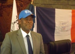Le président Ramadani porte la casquette de la délégation pour encourager les sportifs mahorais