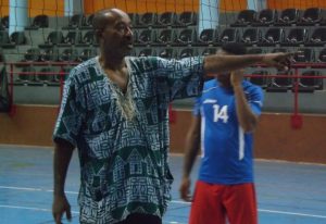 El Arif Soilihi entraîne la sélection de volley-ball