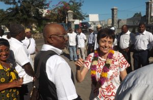 Chantal de Singly émue de l'accueil réservé par les agents de l'ARS
