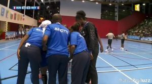 "Jusqu'au bout, on y va!" Les filles s'encourage à quelques minutes de la fin du match (capture d'écran Réunion 1ère)